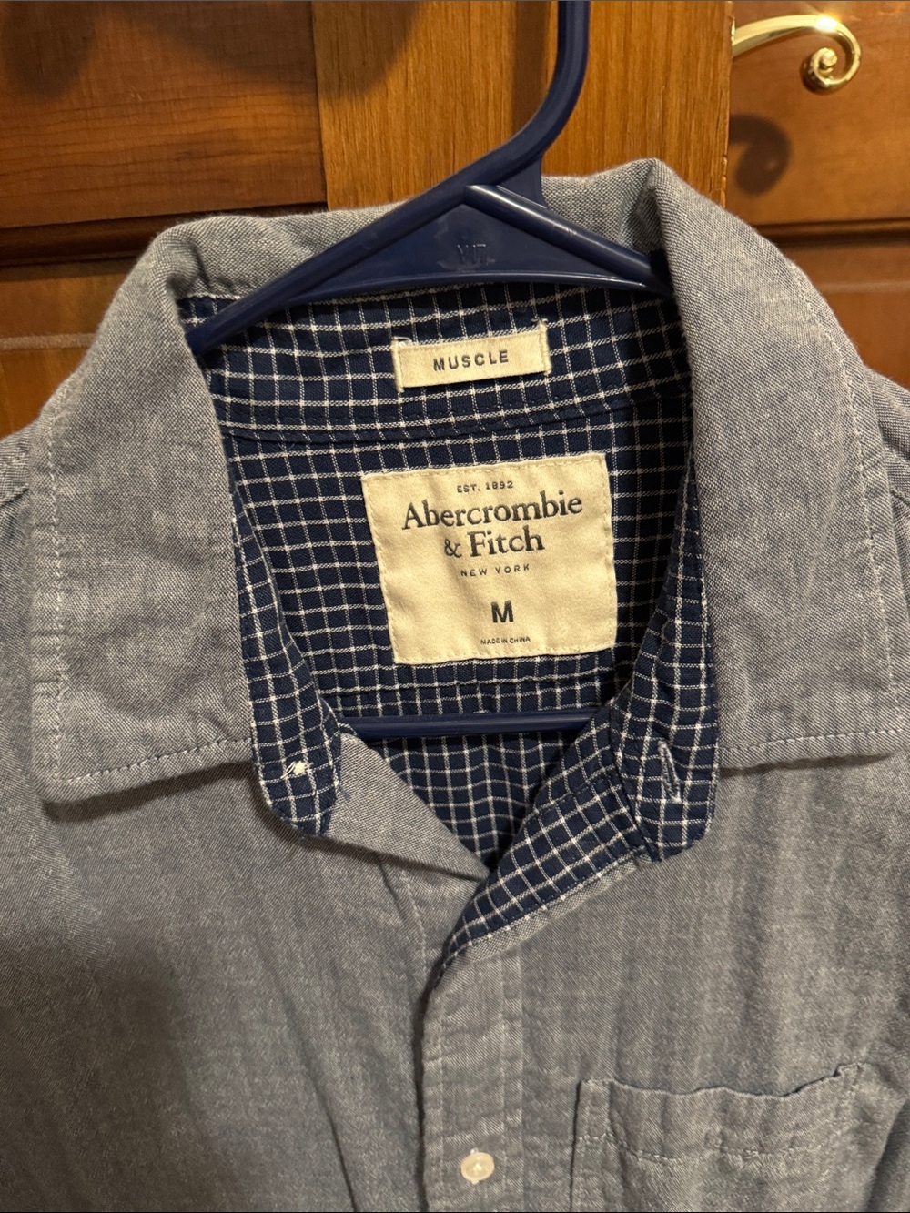 Abercrombie & Fitch Men’s Light Blue Casual Button-Down Shirt - Picture 2 of 7